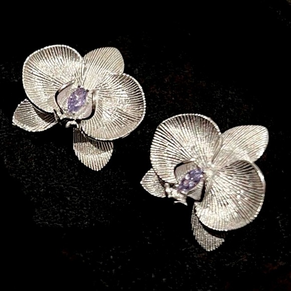 SALE Sterling Silver Violet Purple Amethyst Orchid Flower Earrings - Picture 1 of 2